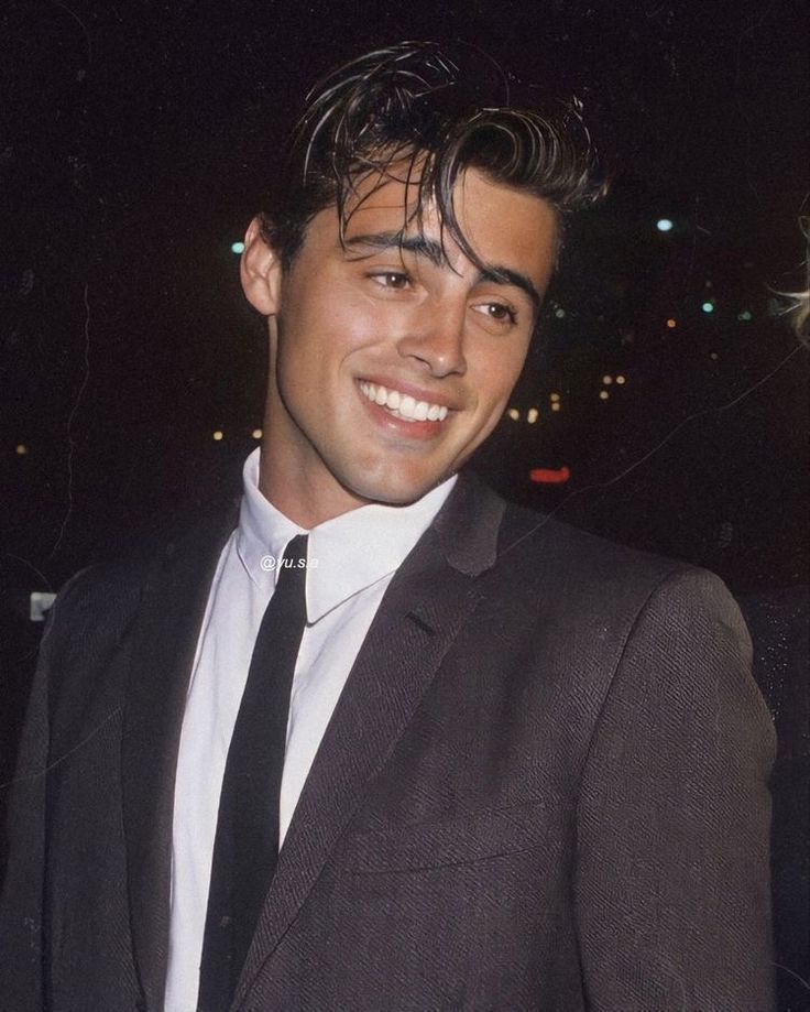 Formal wet look hairstyle with suit